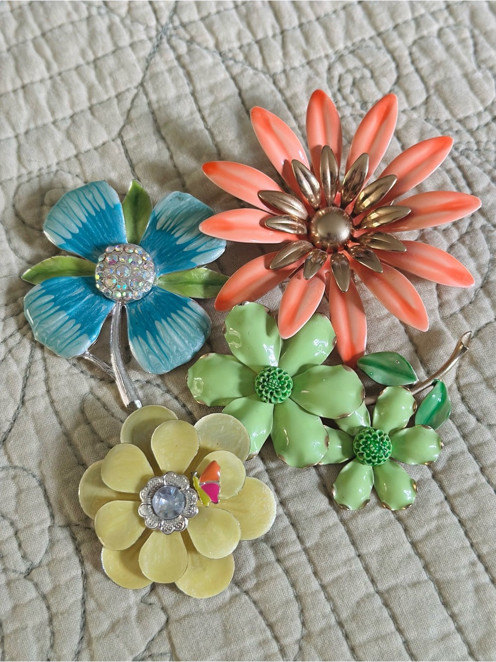 Vintage flower enamel brooch bundle